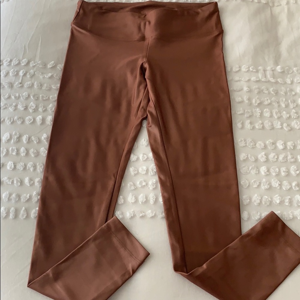 Koral lustrous legging in sandstone